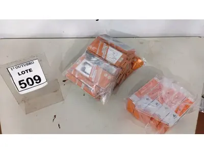 LOTE 509 - 01 LOTE COM GRANDE QUANTIDADE DE FONES DE OUVIDOS E CARREGADORES DE CELULAR. (NO ESTADO) ATENÇÃO! FAZER A VISITAÇÃO ANTES DE ARREMATAR, NÃO SABEMOS SE FUNCIONA, LEILÃO NÃO TEM GARANTIA E NEM DEVOLUÇÃO, SUJEITO A POSSÍVEIS AVARIAS VISÍVEIS/OCULTAS E/OU AUSÊNCIA DE COMPONENTES.