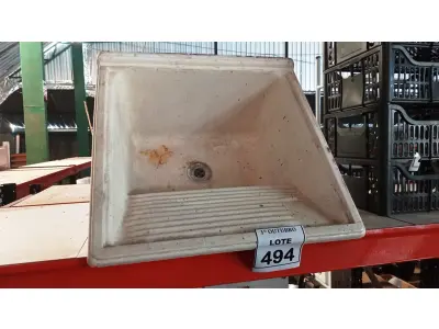 LOTE 494 - 01 TANQUE DE FIBRA SINTÉTICA. (NO ESTADO) ATENÇÃO! FAZER A VISITAÇÃO ANTES DE ARREMATAR, NÃO SABEMOS SE FUNCIONA, LEILÃO NÃO TEM GARANTIA E NEM DEVOLUÇÃO, SUJEITO A POSSÍVEIS AVARIAS VISÍVEIS/OCULTAS E/OU AUSÊNCIA DE COMPONENTES.