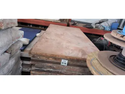 LOTE 016 - 19 PLACAS DE PISO CIMENTÍCIA. (NO ESTADO) ATENÇÃO! FAZER A VISITAÇÃO ANTES DE ARREMATAR, NÃO SABEMOS SE FUNCIONA, LEILÃO NÃO TEM GARANTIA E NEM DEVOLUÇÃO, SUJEITO A POSSÍVEIS AVARIAS VISÍVEIS/OCULTAS E/OU AUSÊNCIA DE COMPONENTES.