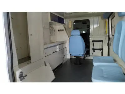 LOTE 512 - 01 I/FIAT DUCATO MAIA AMBULÂNCIA A DIESEL, ANO 2018/2019 NA COR BRANCA. (NO ESTADO)