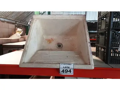 LOTE 494 - 01 TANQUE DE FIBRA SINTÉTICA. (NO ESTADO) ATENÇÃO! FAZER A VISITAÇÃO ANTES DE ARREMATAR, NÃO SABEMOS SE FUNCIONA, LEILÃO NÃO TEM GARANTIA E NEM DEVOLUÇÃO, SUJEITO A POSSÍVEIS AVARIAS VISÍVEIS/OCULTAS E/OU AUSÊNCIA DE COMPONENTES.