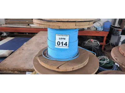 LOTE 014 - 01 CARRETEL EM MADEIRA COM FIO CORDEIRO 1X6MM CORTOX - FLEX NA COR AZUL. (NO ESTADO) ATENÇÃO! FAZER A VISITAÇÃO ANTES DE ARREMATAR, NÃO SABEMOS SE FUNCIONA, LEILÃO NÃO TEM GARANTIA E NEM DEVOLUÇÃO, SUJEITO A POSSÍVEIS AVARIAS VISÍVEIS/OCULTAS E/OU AUSÊNCIA DE COMPONENTES.