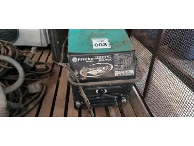 LOTE 003 - 01 MÁQUINA DE SOLDA ELÉTRICA SUPER 300 MV TURBO TRIFÁSICA. (NO ESTADO) ATENÇÃO! FAZER A VISITAÇÃO ANTES DE ARREMATAR, NÃO SABEMOS SE FUNCIONA, LEILÃO NÃO TEM GARANTIA E NEM DEVOLUÇÃO, SUJEITO A POSSÍVEIS AVARIAS VISÍVEIS/OCULTAS E/OU AUSÊNCIA DE COMPONENTES.