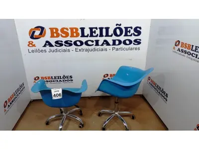 LOTE 406 - 02 CADEIRAS GIRATÓRIAS TIPO CONCHA. (NO ESTADO) ATENÇÃO! FAZER A VISITAÇÃO ANTES DE ARREMATAR, NÃO SABEMOS SE FUNCIONA, LEILÃO NÃO TEM GARANTIA E NEM DEVOLUÇÃO, SUJEITO A POSSÍVEIS AVARIAS VISÍVEIS/OCULTAS E/OU AUSÊNCIA DE COMPONENTES.