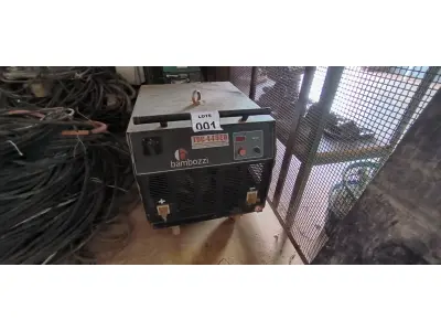 LOTE 001 - 01 MÁQUINA DE SOLDA ELÉTRICA BAMBOZZI TDC445ED TRIFÁSICA. (NO ESTADO) ATENÇÃO! FAZER A VISITAÇÃO ANTES DE ARREMATAR, NÃO SABEMOS SE FUNCIONA, LEILÃO NÃO TEM GARANTIA E NEM DEVOLUÇÃO, SUJEITO A POSSÍVEIS AVARIAS VISÍVEIS/OCULTAS E/OU AUSÊNCIA DE COMPONENTES.