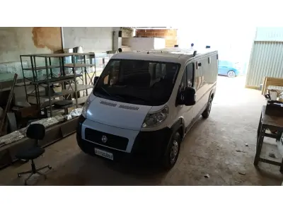 LOTE 512 - 01 I/FIAT DUCATO MAIA AMBULÂNCIA A DIESEL, ANO 2018/2019 NA COR BRANCA. (NO ESTADO)