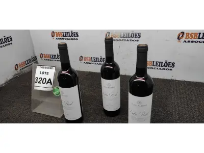 LOTE 320 - 03 GARRAFAS DE VINHO TINTO VALA REAL PORTUGUÊS SAFRA 2019 750ML. (NO ESTADO) ATENÇÃO! FAZER A VISITAÇÃO ANTES DE ARREMATAR, NÃO SABEMOS SE FUNCIONA, LEILÃO NÃO TEM GARANTIA E NEM DEVOLUÇÃO, SUJEITO A POSSÍVEIS AVARIAS VISÍVEIS/OCULTAS E/OU AUSÊNCIA DE COMPONENTES.