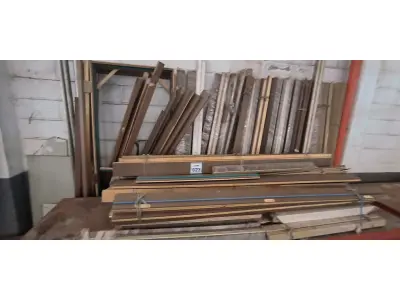 LOTE 023 - 01 LOTE COM PORTAIS EM MADEIRA E ALISARES EM MADEIRA. (NO ESTADO) ATENÇÃO! FAZER A VISITAÇÃO ANTES DE ARREMATAR, NÃO SABEMOS SE FUNCIONA, LEILÃO NÃO TEM GARANTIA E NEM DEVOLUÇÃO, SUJEITO A POSSÍVEIS AVARIAS VISÍVEIS/OCULTAS E/OU AUSÊNCIA DE COMPONENTES.