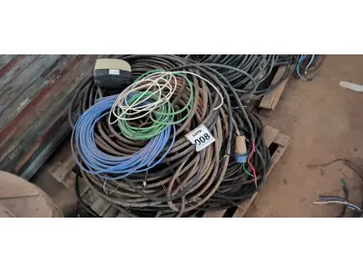 LOTE 008 - 01 LOTE COM CABOS ELÉTRICOS DIVERSOS. (NO ESTADO) ATENÇÃO! FAZER A VISITAÇÃO ANTES DE ARREMATAR, NÃO SABEMOS SE FUNCIONA, LEILÃO NÃO TEM GARANTIA E NEM DEVOLUÇÃO, SUJEITO A POSSÍVEIS AVARIAS VISÍVEIS/OCULTAS E/OU AUSÊNCIA DE COMPONENTES.