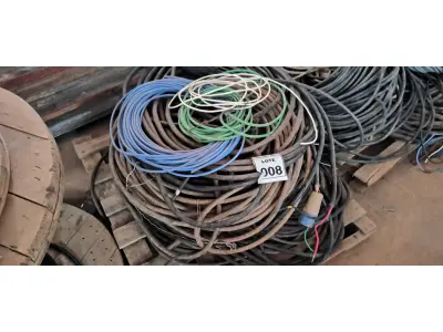 LOTE 008 - 01 LOTE COM CABOS ELÉTRICOS DIVERSOS. (NO ESTADO) ATENÇÃO! FAZER A VISITAÇÃO ANTES DE ARREMATAR, NÃO SABEMOS SE FUNCIONA, LEILÃO NÃO TEM GARANTIA E NEM DEVOLUÇÃO, SUJEITO A POSSÍVEIS AVARIAS VISÍVEIS/OCULTAS E/OU AUSÊNCIA DE COMPONENTES.