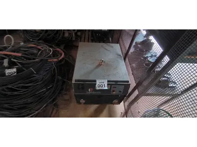 LOTE 001 - 01 MÁQUINA DE SOLDA ELÉTRICA BAMBOZZI TDC445ED TRIFÁSICA. (NO ESTADO) ATENÇÃO! FAZER A VISITAÇÃO ANTES DE ARREMATAR, NÃO SABEMOS SE FUNCIONA, LEILÃO NÃO TEM GARANTIA E NEM DEVOLUÇÃO, SUJEITO A POSSÍVEIS AVARIAS VISÍVEIS/OCULTAS E/OU AUSÊNCIA DE COMPONENTES.