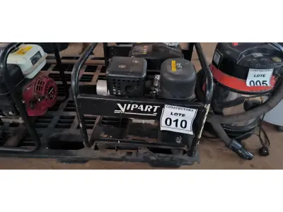 LOTE 010 - 01 MOTOR A GASOLINA VIPART 5.5HP PARA VIBRATÓRIA SEM MANGOTE. (NO ESTADO) ATENÇÃO! FAZER A VISITAÇÃO ANTES DE ARREMATAR, NÃO SABEMOS SE FUNCIONA, LEILÃO NÃO TEM GARANTIA E NEM DEVOLUÇÃO, SUJEITO A POSSÍVEIS AVARIAS VISÍVEIS/OCULTAS E/OU AUSÊNCIA DE COMPONENTES.