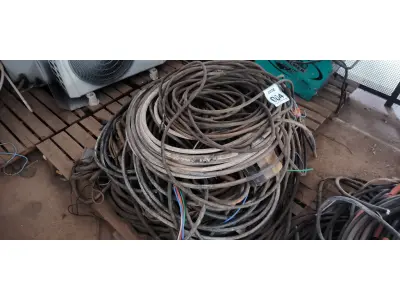 LOTE 004 - 01 LOTE COM CABOS ELÉTRICOS DIVERSOS. (NO ESTADO) ATENÇÃO! FAZER A VISITAÇÃO ANTES DE ARREMATAR, NÃO SABEMOS SE FUNCIONA, LEILÃO NÃO TEM GARANTIA E NEM DEVOLUÇÃO, SUJEITO A POSSÍVEIS AVARIAS VISÍVEIS/OCULTAS E/OU AUSÊNCIA DE COMPONENTES.