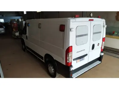 LOTE 512 - 01 I/FIAT DUCATO MAIA AMBULÂNCIA A DIESEL, ANO 2018/2019 NA COR BRANCA. (NO ESTADO)
