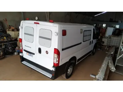 LOTE 512 - 01 I/FIAT DUCATO MAIA AMBULÂNCIA A DIESEL, ANO 2018/2019 NA COR BRANCA. (NO ESTADO)