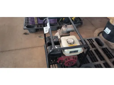 LOTE 012 - 01 MOTOR BOMBA A GASOLINA HONDA GX 160. (NO ESTADO) ATENÇÃO! FAZER A VISITAÇÃO ANTES DE ARREMATAR, NÃO SABEMOS SE FUNCIONA, LEILÃO NÃO TEM GARANTIA E NEM DEVOLUÇÃO, SUJEITO A POSSÍVEIS AVARIAS VISÍVEIS/OCULTAS E/OU AUSÊNCIA DE COMPONENTES.