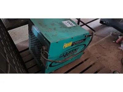 LOTE 003 - 01 MÁQUINA DE SOLDA ELÉTRICA SUPER 300 MV TURBO TRIFÁSICA. (NO ESTADO) ATENÇÃO! FAZER A VISITAÇÃO ANTES DE ARREMATAR, NÃO SABEMOS SE FUNCIONA, LEILÃO NÃO TEM GARANTIA E NEM DEVOLUÇÃO, SUJEITO A POSSÍVEIS AVARIAS VISÍVEIS/OCULTAS E/OU AUSÊNCIA DE COMPONENTES.