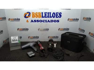 LOTE 504 - 03 ESCOVAS DE CABELO ELÉTRICAS, 01 SECADOR DE CABELO, 01 VÍDEO GAME PORTÁTIL E 01 MALETA. (NO ESTADO) ATENÇÃO! FAZER A VISITAÇÃO ANTES DE ARREMATAR, NÃO SABEMOS SE FUNCIONA, LEILÃO NÃO TEM GARANTIA E NEM DEVOLUÇÃO, SUJEITO A POSSÍVEIS AVARIAS VISÍVEIS/OCULTAS E/OU AUSÊNCIA DE COMPONENTES.