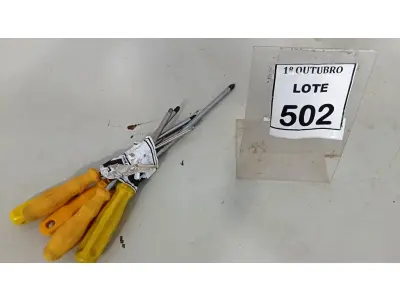 LOTE 502 - 05 CHAVES PHILIPS E 01 CHAVE DE FENDA. (NO ESTADO) ATENÇÃO! FAZER A VISITAÇÃO ANTES DE ARREMATAR, NÃO SABEMOS SE FUNCIONA, LEILÃO NÃO TEM GARANTIA E NEM DEVOLUÇÃO, SUJEITO A POSSÍVEIS AVARIAS VISÍVEIS/OCULTAS E/OU AUSÊNCIA DE COMPONENTES.