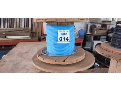 LOTE 014 - 01 CARRETEL EM MADEIRA COM FIO CORDEIRO 1X6MM CORTOX - FLEX NA COR AZUL. (NO ESTADO) ATENÇÃO! FAZER A VISITAÇÃO ANTES DE ARREMATAR, NÃO SABEMOS SE FUNCIONA, LEILÃO NÃO TEM GARANTIA E NEM DEVOLUÇÃO, SUJEITO A POSSÍVEIS AVARIAS VISÍVEIS/OCULTAS E/OU AUSÊNCIA DE COMPONENTES.