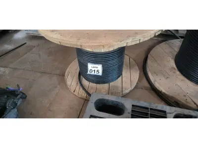 LOTE 015 - 01 CARRETEL EM MADEIRA COM FIO CORPECON FLEXÍVEL 1X50MM 1KV NA COR PRETO. (NO ESTADO) ATENÇÃO! FAZER A VISITAÇÃO ANTES DE ARREMATAR, NÃO SABEMOS SE FUNCIONA, LEILÃO NÃO TEM GARANTIA E NEM DEVOLUÇÃO, SUJEITO A POSSÍVEIS AVARIAS VISÍVEIS/OCULTAS E/OU AUSÊNCIA DE COMPONENTES.