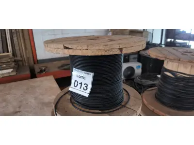 LOTE 013 - 01 CARRETEL EM MADEIRA COM FIO CORDEIRO 04 MM CORTOX – FLEX NA COR PRETO. (NO ESTADO) ATENÇÃO! FAZER A VISITAÇÃO ANTES DE ARREMATAR, NÃO SABEMOS SE FUNCIONA, LEILÃO NÃO TEM GARANTIA E NEM DEVOLUÇÃO, SUJEITO A POSSÍVEIS AVARIAS VISÍVEIS/OCULTAS E/OU AUSÊNCIA DE COMPONENTES.