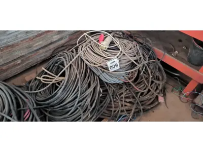 LOTE 009 - 01 LOTE COM CABOS ELÉTRICOS DIVERSOS. (NO ESTADO) ATENÇÃO! FAZER A VISITAÇÃO ANTES DE ARREMATAR, NÃO SABEMOS SE FUNCIONA, LEILÃO NÃO TEM GARANTIA E NEM DEVOLUÇÃO, SUJEITO A POSSÍVEIS AVARIAS VISÍVEIS/OCULTAS E/OU AUSÊNCIA DE COMPONENTES.