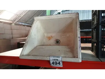 LOTE 494 - 01 TANQUE DE FIBRA SINTÉTICA. (NO ESTADO) ATENÇÃO! FAZER A VISITAÇÃO ANTES DE ARREMATAR, NÃO SABEMOS SE FUNCIONA, LEILÃO NÃO TEM GARANTIA E NEM DEVOLUÇÃO, SUJEITO A POSSÍVEIS AVARIAS VISÍVEIS/OCULTAS E/OU AUSÊNCIA DE COMPONENTES.