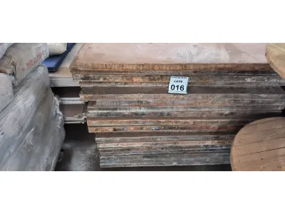 LOTE 016 - 19 PLACAS DE PISO CIMENTÍCIA. (NO ESTADO) ATENÇÃO! FAZER A VISITAÇÃO ANTES DE ARREMATAR, NÃO SABEMOS SE FUNCIONA, LEILÃO NÃO TEM GARANTIA E NEM DEVOLUÇÃO, SUJEITO A POSSÍVEIS AVARIAS VISÍVEIS/OCULTAS E/OU AUSÊNCIA DE COMPONENTES.