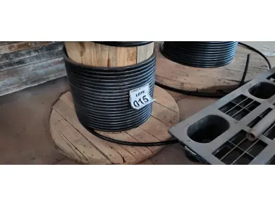 LOTE 015 - 01 CARRETEL EM MADEIRA COM FIO CORPECON FLEXÍVEL 1X50MM 1KV NA COR PRETO. (NO ESTADO) ATENÇÃO! FAZER A VISITAÇÃO ANTES DE ARREMATAR, NÃO SABEMOS SE FUNCIONA, LEILÃO NÃO TEM GARANTIA E NEM DEVOLUÇÃO, SUJEITO A POSSÍVEIS AVARIAS VISÍVEIS/OCULTAS E/OU AUSÊNCIA DE COMPONENTES.