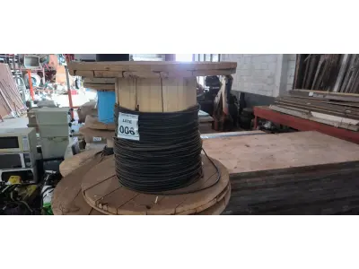 LOTE 006 - 01 CARRETEL EM MADEIRA COM FIO CORDEIRO 1X6MM CORTOX - FLEX C4 1KV NA COR PRETO. (NO ESTADO) ATENÇÃO! FAZER A VISITAÇÃO ANTES DE ARREMATAR, NÃO SABEMOS SE FUNCIONA, LEILÃO NÃO TEM GARANTIA E NEM DEVOLUÇÃO, SUJEITO A POSSÍVEIS AVARIAS VISÍVEIS/OCULTAS E/OU AUSÊNCIA DE COMPONENTES.
