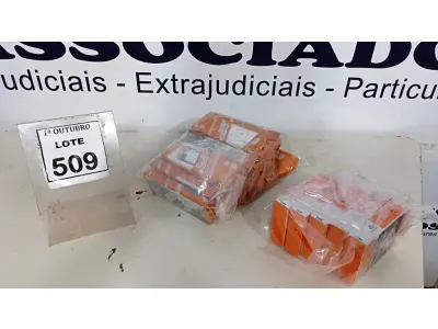 LOTE 509 - 01 LOTE COM GRANDE QUANTIDADE DE FONES DE OUVIDOS E CARREGADORES DE CELULAR. (NO ESTADO) ATENÇÃO! FAZER A VISITAÇÃO ANTES DE ARREMATAR, NÃO SABEMOS SE FUNCIONA, LEILÃO NÃO TEM GARANTIA E NEM DEVOLUÇÃO, SUJEITO A POSSÍVEIS AVARIAS VISÍVEIS/OCULTAS E/OU AUSÊNCIA DE COMPONENTES.
