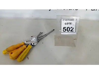 LOTE 502 - 05 CHAVES PHILIPS E 01 CHAVE DE FENDA. (NO ESTADO) ATENÇÃO! FAZER A VISITAÇÃO ANTES DE ARREMATAR, NÃO SABEMOS SE FUNCIONA, LEILÃO NÃO TEM GARANTIA E NEM DEVOLUÇÃO, SUJEITO A POSSÍVEIS AVARIAS VISÍVEIS/OCULTAS E/OU AUSÊNCIA DE COMPONENTES.