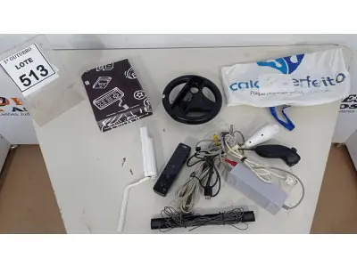LOTE 513 - 01 NINTENDO WII DESBLOQUEADO. (NO ESTADO) ATENÇÃO! FAZER A VISITAÇÃO ANTES DE ARREMATAR, NÃO SABEMOS SE FUNCIONA, LEILÃO NÃO TEM GARANTIA E NEM DEVOLUÇÃO, SUJEITO A POSSÍVEIS AVARIAS VISÍVEIS/OCULTAS E/OU AUSÊNCIA DE COMPONENTES.