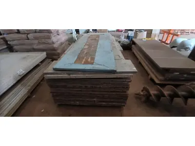 LOTE 027 - 16 PLACAS DE PISO CIMENTÍCIO. (NO ESTADO) ATENÇÃO! FAZER A VISITAÇÃO ANTES DE ARREMATAR, NÃO SABEMOS SE FUNCIONA, LEILÃO NÃO TEM GARANTIA E NEM DEVOLUÇÃO, SUJEITO A POSSÍVEIS AVARIAS VISÍVEIS/OCULTAS E/OU AUSÊNCIA DE COMPONENTES.