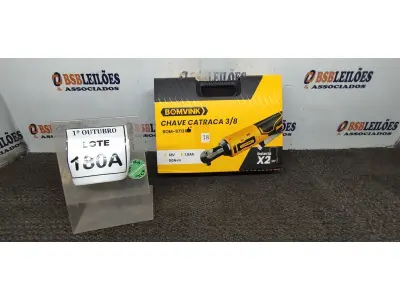 LOTE 180 - 01 CHAVE CATRACA 3/8 COM DUAS BATERIAS MALETA E ACESSÓRIOS (PRODUTO NOVO) (NO ESTADO) ATENÇÃO! FAZER A VISITAÇÃO ANTES DE ARREMATAR, NÃO SABEMOS SE FUNCIONA, LEILÃO NÃO TEM GARANTIA E NEM DEVOLUÇÃO, SUJEITO A POSSÍVEIS AVARIAS VISÍVEIS/OCULTAS E/OU AUSÊNCIA DE COMPONENTES.
