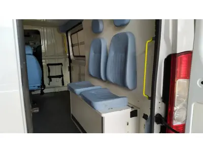 LOTE 512 - 01 I/FIAT DUCATO MAIA AMBULÂNCIA A DIESEL, ANO 2018/2019 NA COR BRANCA. (NO ESTADO)