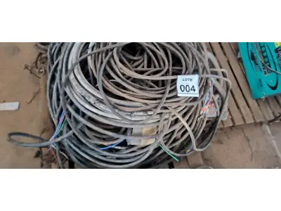 LOTE 004 - 01 LOTE COM CABOS ELÉTRICOS DIVERSOS. (NO ESTADO) ATENÇÃO! FAZER A VISITAÇÃO ANTES DE ARREMATAR, NÃO SABEMOS SE FUNCIONA, LEILÃO NÃO TEM GARANTIA E NEM DEVOLUÇÃO, SUJEITO A POSSÍVEIS AVARIAS VISÍVEIS/OCULTAS E/OU AUSÊNCIA DE COMPONENTES.
