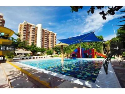 LOTE 001 - 01 APARTAMENTO DUPLEX EM CALDAS NOVAS-GO, MATRÍCULA Nº 62.149, NÚMERO DA UNIDADE Nº1001 BLOCO "B", EDIFÍCIO BELLA ROMA CONTENDO NO PAVIMENTO INFERIOR: HALL, SALA DE ESTAR/JANTAR COM VARANDA, 01 QUARTO, 01 BANHEIRO, ESCADA DE ACESSO AO PAVIMENTO SUPERIOR, COZINHA, ÁREA DE SERVIÇO; E NO PAVIMENTO SUPERIOR: SALA DE ESTAR, UMA SUÍTE, BANHEIRO, CHURRASQUEIRA, DUCHA E PISCINA COM DECH; COM A ÁREA TOTAL DE 313,989322M², SENDO DE 117,28M² DE ÁREA PRIVATIVA, E 196,709322M² DE ÁREA COMUM E FRAÇÃO IDEAL DE 154,8383M² OU 1,075266% DO TERRENO DENOMINADO GLÉBA B, DO CONGLOMERADO IMPÉRIO ROMANO RESIDENCE, SITUADO A AVENIDA MARTINHO PALMERSTON, LUGAR DENOMINADO CHÁCARA ROMA, NESTA CIDADE, COM A ÁREA DE 14.400,00M². (NO ESTADO)