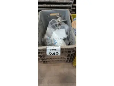 LOTE 242 - 01 SACO COM DUTOS DE VENTILAÇÃO E BOTAS EMBORRACHADAS. (CAIXA ORGANIZADORA NAO INCLUSA) (NO ESTADO) ATENÇÃO! FAZER A VISITAÇÃO ANTES DE ARREMATAR, NÃO SABEMOS SE FUNCIONA, LEILÃO NÃO TEM GARANTIA E NEM DEVOLUÇÃO, SUJEITO A POSSÍVEIS AVARIAS VISÍVEIS/OCULTAS E/OU AUSÊNCIA DE COMPONENTES.