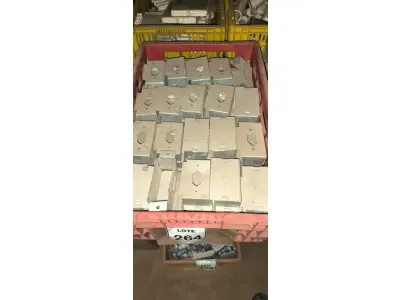 LOTE 264 - 01 LOTE COM COM CAIXAS DE TOMADA PARA PERFILADO. (CAIXA ORGANIZADORA NAO INCLUSA) (NO ESTADO) ATENÇÃO! FAZER A VISITAÇÃO ANTES DE ARREMATAR, NÃO SABEMOS SE FUNCIONA, LEILÃO NÃO TEM GARANTIA E NEM DEVOLUÇÃO, SUJEITO A POSSÍVEIS AVARIAS VISÍVEIS/OCULTAS E/OU AUSÊNCIA DE COMPONENTES.