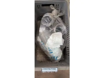 LOTE 242 - 01 SACO COM DUTOS DE VENTILAÇÃO E BOTAS EMBORRACHADAS. (CAIXA ORGANIZADORA NAO INCLUSA) (NO ESTADO) ATENÇÃO! FAZER A VISITAÇÃO ANTES DE ARREMATAR, NÃO SABEMOS SE FUNCIONA, LEILÃO NÃO TEM GARANTIA E NEM DEVOLUÇÃO, SUJEITO A POSSÍVEIS AVARIAS VISÍVEIS/OCULTAS E/OU AUSÊNCIA DE COMPONENTES.