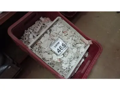 LOTE 465 - 01 CAIXA COM PEÇAS PLÁSTICAS PARA QUADROS ELÉTRICOS. (CAIXA ORGANIZADORA NAO INCLUSA) (NO ESTADO) ATENÇÃO! FAZER A VISITAÇÃO ANTES DE ARREMATAR, NÃO SABEMOS SE FUNCIONA, LEILÃO NÃO TEM GARANTIA E NEM DEVOLUÇÃO, SUJEITO A POSSÍVEIS AVARIAS VISÍVEIS/OCULTAS E/OU AUSÊNCIA DE COMPONENTES.