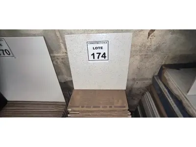 LOTE 174 - 01 LOTE COM APROXIMADAMENTE 5 CAIXAS DE REVERTIMENTOS 30X30CM. (NO ESTADO) ATENÇÃO! FAZER A VISITAÇÃO ANTES DE ARREMATAR, NÃO SABEMOS SE FUNCIONA, LEILÃO NÃO TEM GARANTIA E NEM DEVOLUÇÃO, SUJEITO A POSSÍVEIS AVARIAS VISÍVEIS/OCULTAS E/OU AUSÊNCIA DE COMPONENTES.