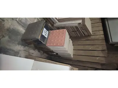 LOTE 177 - 01 LOTE COM PISOS TATIL DE ALERTA CINZA CLARO E CINZA ESCURO24,5X24,5CM. (NO ESTADO) ATENÇÃO! FAZER A VISITAÇÃO ANTES DE ARREMATAR, NÃO SABEMOS SE FUNCIONA, LEILÃO NÃO TEM GARANTIA E NEM DEVOLUÇÃO, SUJEITO A POSSÍVEIS AVARIAS VISÍVEIS/OCULTAS E/OU AUSÊNCIA DE COMPONENTES.