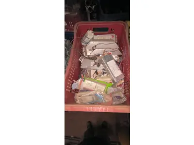 LOTE 300 - 01 LOTE COM REATORES ELETRÔNICOS AFC 2X32 E LUMINÁRIAS DIVERSAS. (CAIXA ORGANIZADORA NAO INCLUSA) (NO ESTADO) ATENÇÃO! FAZER A VISITAÇÃO ANTES DE ARREMATAR, NÃO SABEMOS SE FUNCIONA, LEILÃO NÃO TEM GARANTIA E NEM DEVOLUÇÃO, SUJEITO A POSSÍVEIS AVARIAS VISÍVEIS/OCULTAS E/OU AUSÊNCIA DE COMPONENTES.