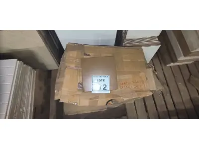 LOTE 172 - 01 LOTE COM REVESTIMENTOS 20X20CM NA COR MARROM. (NO ESTADO) ATENÇÃO! FAZER A VISITAÇÃO ANTES DE ARREMATAR, NÃO SABEMOS SE FUNCIONA, LEILÃO NÃO TEM GARANTIA E NEM DEVOLUÇÃO, SUJEITO A POSSÍVEIS AVARIAS VISÍVEIS/OCULTAS E/OU AUSÊNCIA DE COMPONENTES.