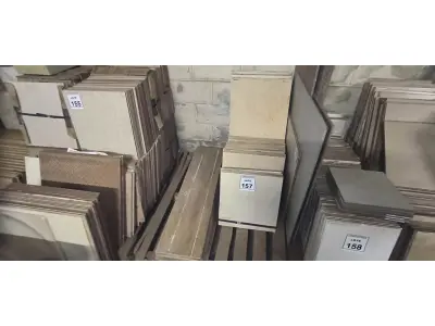 LOTE 157 - 01 LOTE COM PISOS E REVESTIMENTOS DE CORES E TAMANHOS DIVERSOS. (NO ESTADO) ATENÇÃO! FAZER A VISITAÇÃO ANTES DE ARREMATAR, NÃO SABEMOS SE FUNCIONA, LEILÃO NÃO TEM GARANTIA E NEM DEVOLUÇÃO, SUJEITO A POSSÍVEIS AVARIAS VISÍVEIS/OCULTAS E/OU AUSÊNCIA DE COMPONENTES.