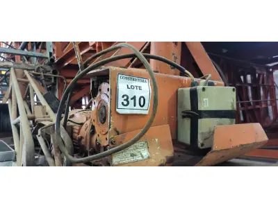 LOTE 310 - 01 GUINCHO ELÉTRICO TRIFÁSICO. (NO ESTADO) ATENÇÃO! FAZER A VISITAÇÃO ANTES DE ARREMATAR, NÃO SABEMOS SE FUNCIONA, LEILÃO NÃO TEM GARANTIA E NEM DEVOLUÇÃO, SUJEITO A POSSÍVEIS AVARIAS VISÍVEIS/OCULTAS E/OU AUSÊNCIA DE COMPONENTES.