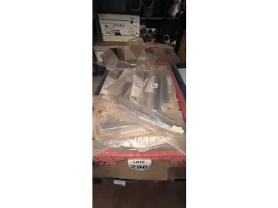 LOTE 296 - 01 LOTE COM MINI PRAGMA PARA QUADRO QDL. (CAIXA ORGANIZADORA NAO INCLUSA) (NO ESTADO) ATENÇÃO! FAZER A VISITAÇÃO ANTES DE ARREMATAR, NÃO SABEMOS SE FUNCIONA, LEILÃO NÃO TEM GARANTIA E NEM DEVOLUÇÃO, SUJEITO A POSSÍVEIS AVARIAS VISÍVEIS/OCULTAS E/OU AUSÊNCIA DE COMPONENTES.